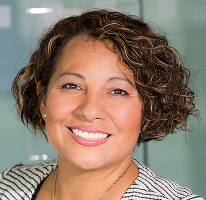 Claire Ashford, hoofd compliance bij een financiële organisatie, headshot.