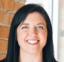 Sophie Hartwell, hoofd klantenservice bij een serviceteam, portret